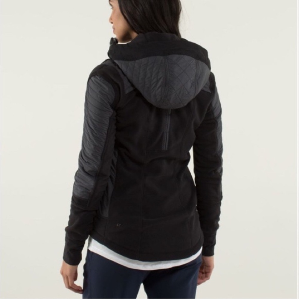 Lululemon Fleecy Keen With Rare Ruffle Detail Jacket in Black Women’s Size 8 - Picture 2 of 14